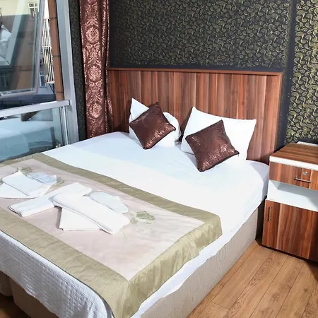 מלון Garden Hill