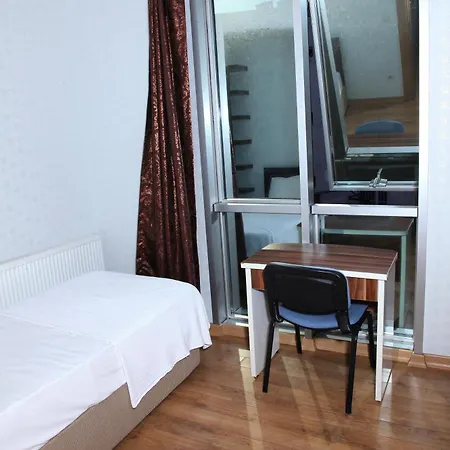 Garden Hill מלון 3*