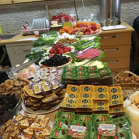 מלון Garden Hill