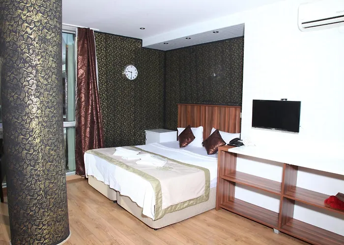 Отель Garden Hill