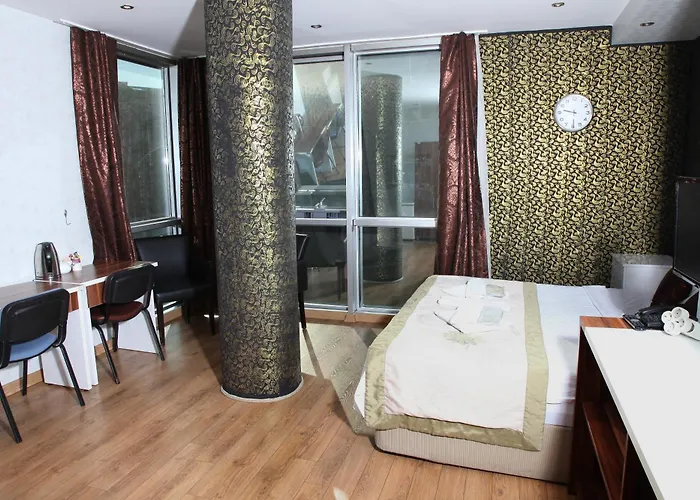 Отель Garden Hill 3*