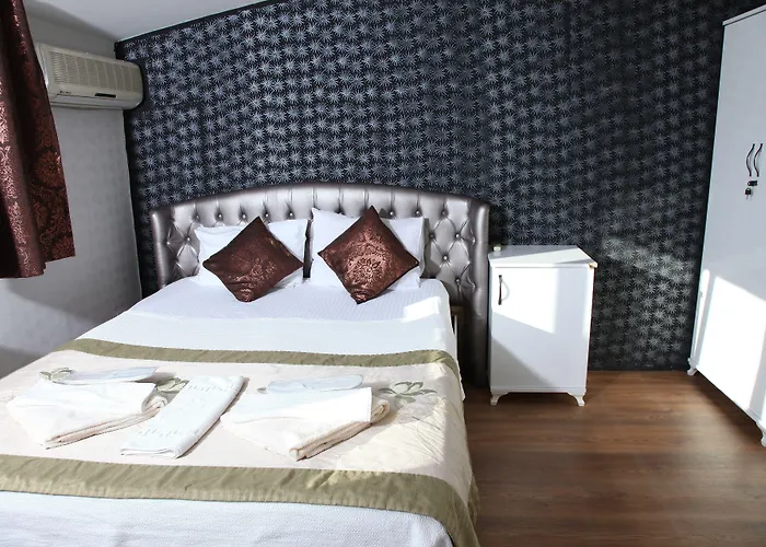 Отель Garden Hill 3*