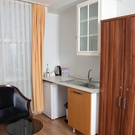 Garden Hill Отель 3*